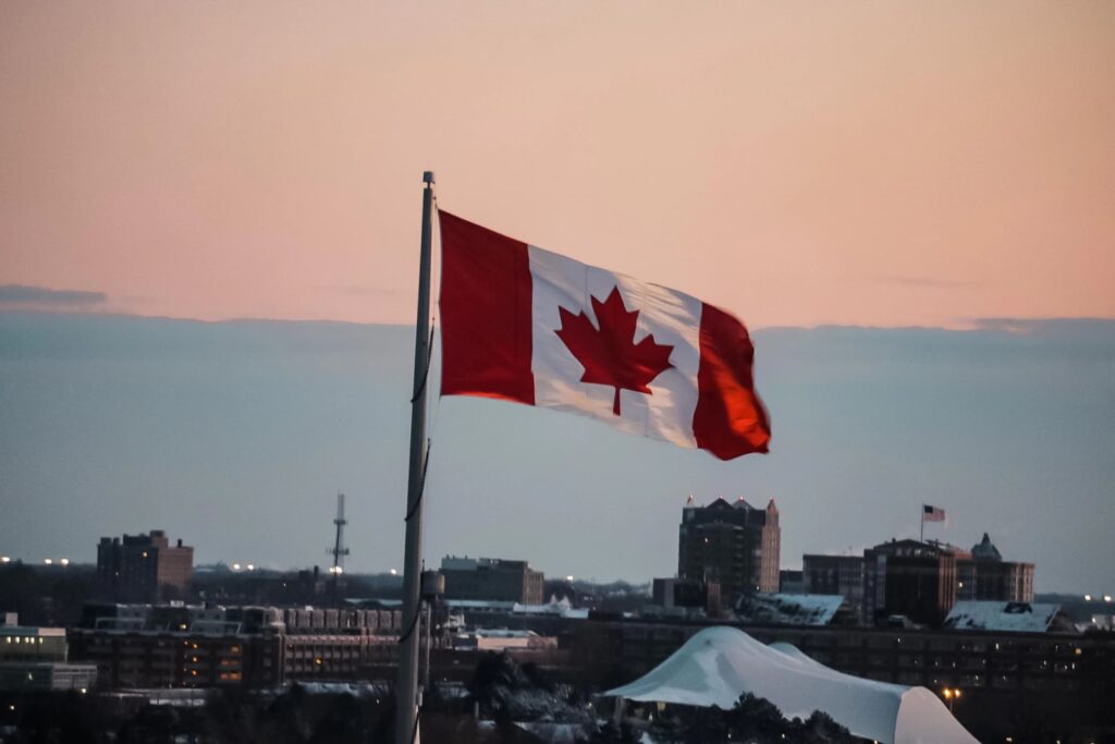 Estudiar en Canadá opiniones bandera Canadá